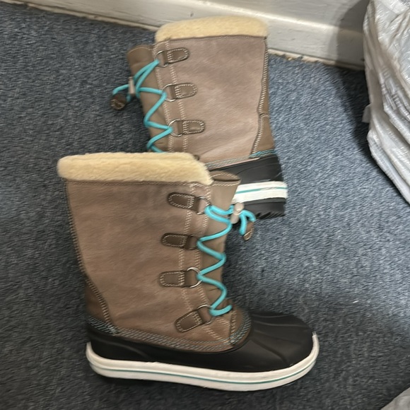 Brand new like condition used once size 4 girls snow boots - Picture 7 of 8